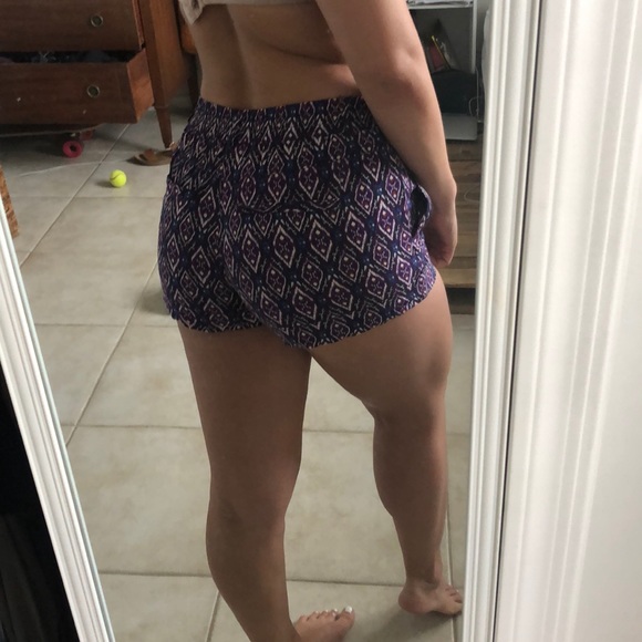 Purple Patterned Shorts w/ Pockets - Picture 3 of 3